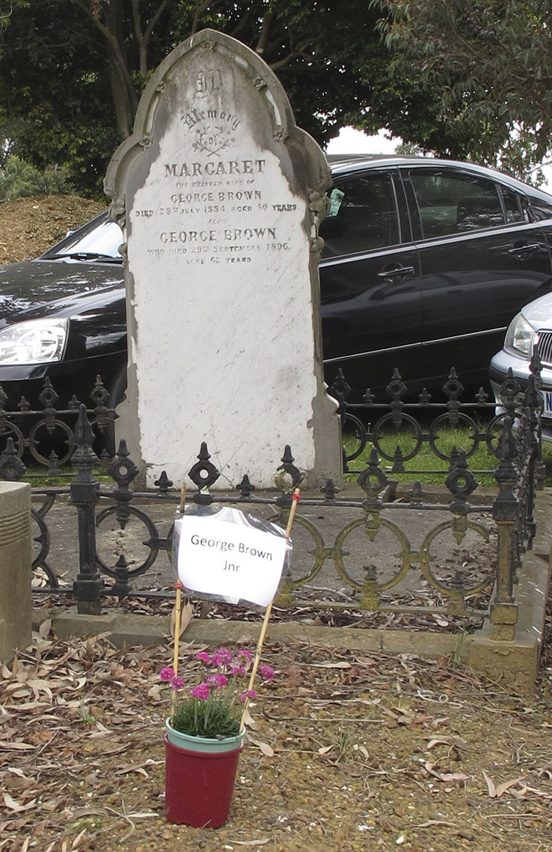 Berwick Cemetery
George & Margaret BROWN & son George (in front)