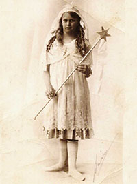 Gladys BRISBANE in 1919
(Image ancestry)